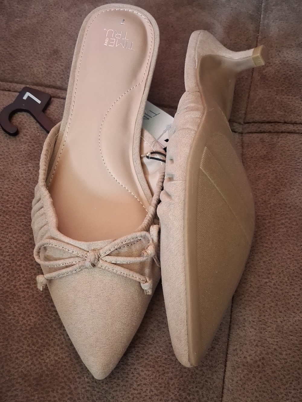 Time and Tru Beige/Tan Pointed-Toe Ruched Ballet Kitten Heel Mules Size 7